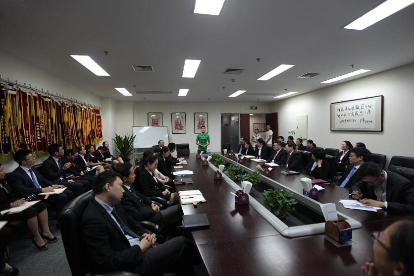 我所聘請(qǐng)專業(yè)形象設(shè)計(jì)團(tuán)隊(duì)改進(jìn)律師儀容儀表